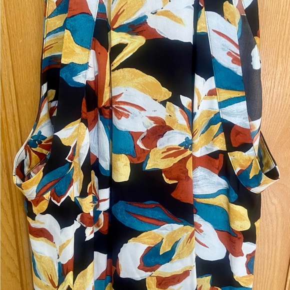 JLo sleeveless blouse 🌼🌺🌴GORGEOUS! - Picture 3 of 3